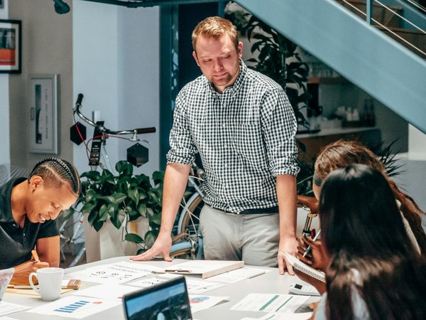 L'importance de la veille en affaires internationales dans l'actu